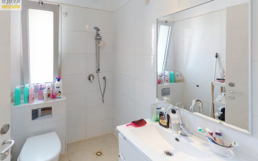 חנה רובינא, הרצליה – נמכר!