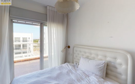 חנה רובינא, הרצליה – נמכר!